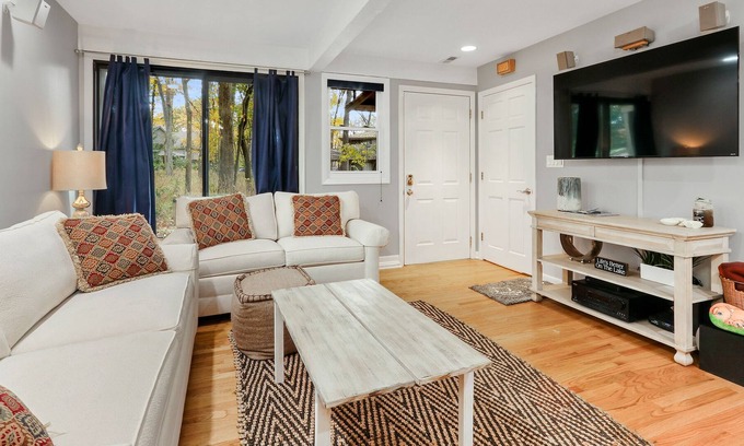 Fontana Condo | Escape to the Lake- Updated Abbey Springs Condo w/ Golf Cart!