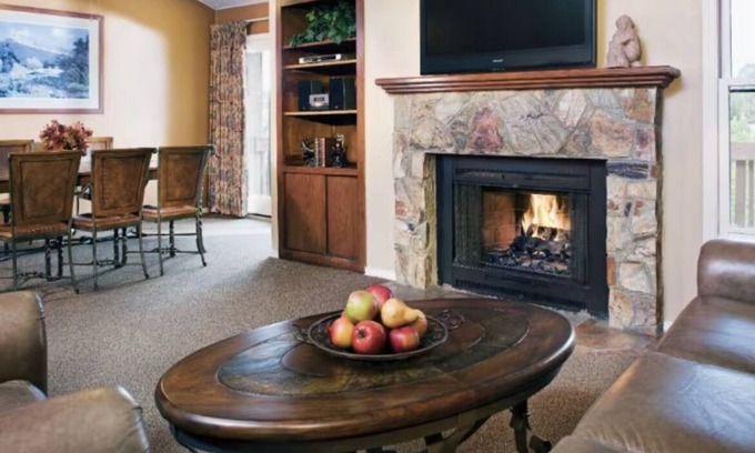 Flagstaff Resort | Escape to the mountains. Cozy fireplace beautiful 1 bedroom with full kitchen.