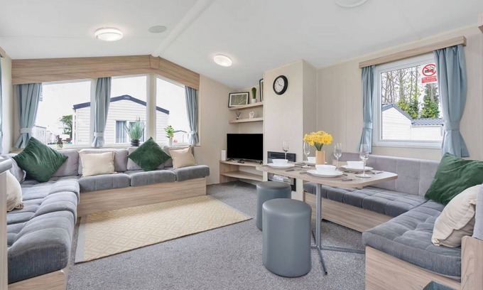 Prestonpans Apartment | Escape to this cozy retreat perfect for families or groups, 55 Aberlady (Van Type - Bronze)