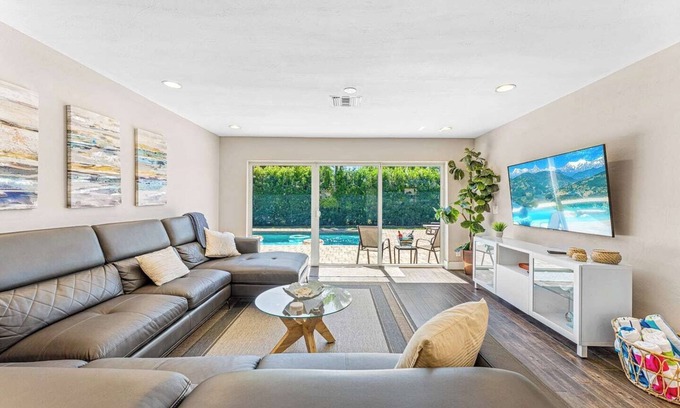 Lauderdale-by-the-Sea House | Escape to a modern 3 Bedroom retreat just minutes away from the most amazing beach in South Florida