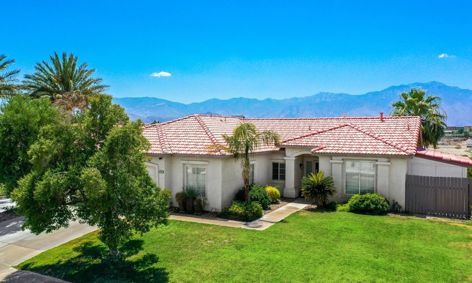 Thousand Palms House | Escape to your Desert Hideaway! nRVC-1541