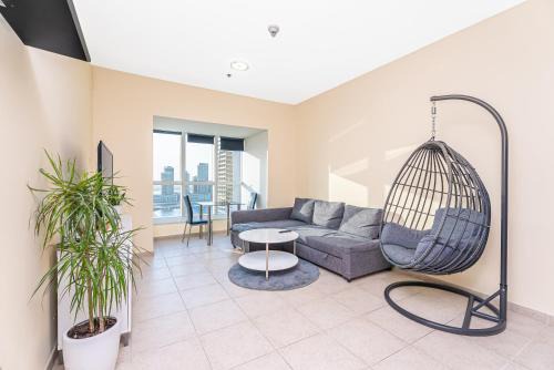 Dubai Apartment | Escape24 Spacious 1BR in Elite Residence Marina Dubai Sea View