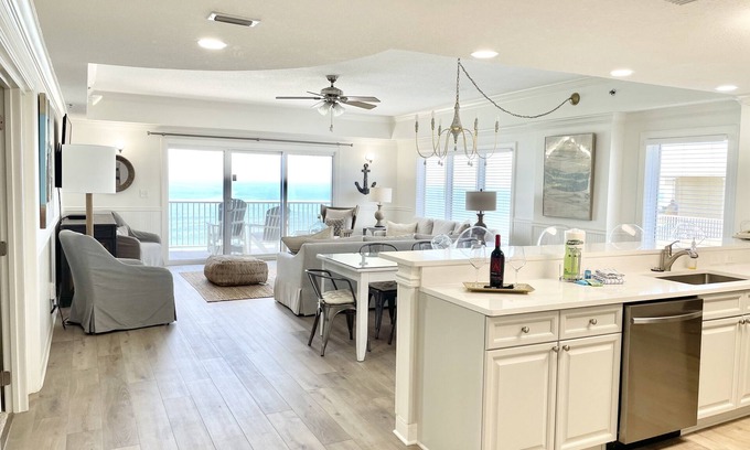 Orange Beach Condo | Escapes to the Shores 905 - Upscale Spacious Beachfront Condo! Great Amenities!