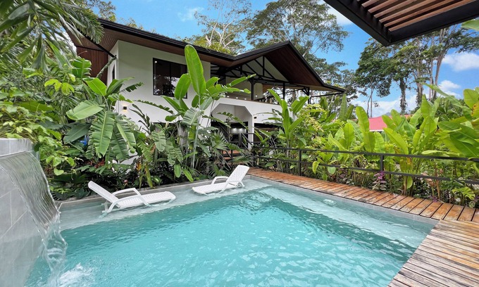 Puerto Viejo de Talamanca House | Escondido: Huge House, Pool, AC, TV, Game Room, Kitchen, WiFi, Near Beach