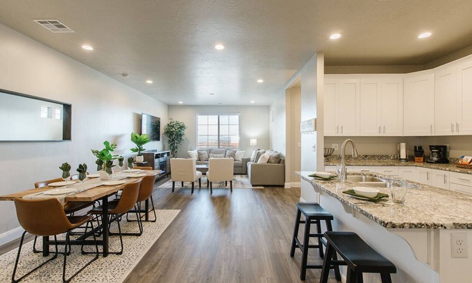 Sienna Hills House | Escondido 1101 Kennedys Hugs Home sleeps 10 guest 3 bedrooms