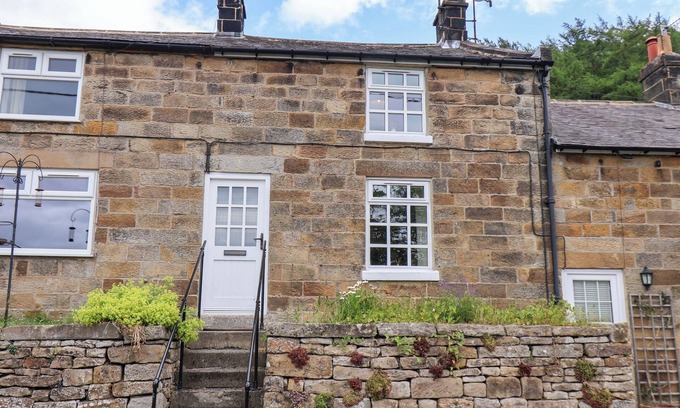 Grosmont Cottage | ESKDALE VIEW, 5 HOLLINS COTTAGES, pet friendly in Grosmont