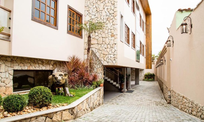 Tiradentes Apartment | ESPAÇO 250 - Apto mobiliado, 3 quartos, sendo uma suíte, banheiro social, cozinha completa, sala de estar, ar condicionado, tv e internet