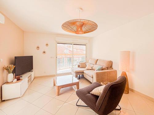 La Celle-sous-Gouzon Apartment | Espace détente en centre ville - Parking, AC, wifi