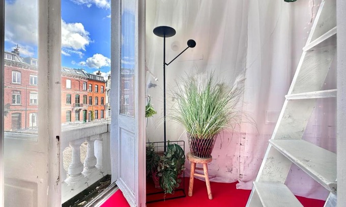 Tourcoing House | Espace nuit avec Balcon et lit Double en Mezzanine