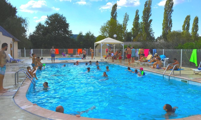 Espalion Apartment | Espalion, pleasant accommodation for 5 people, heated swimming pool, ideal for families