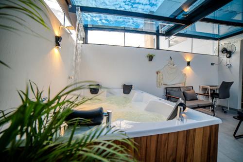 Ricaurte House | Espectacular Casa de Ensueño "Jacuzzi Privado" en Ricaurte - Peñalisa