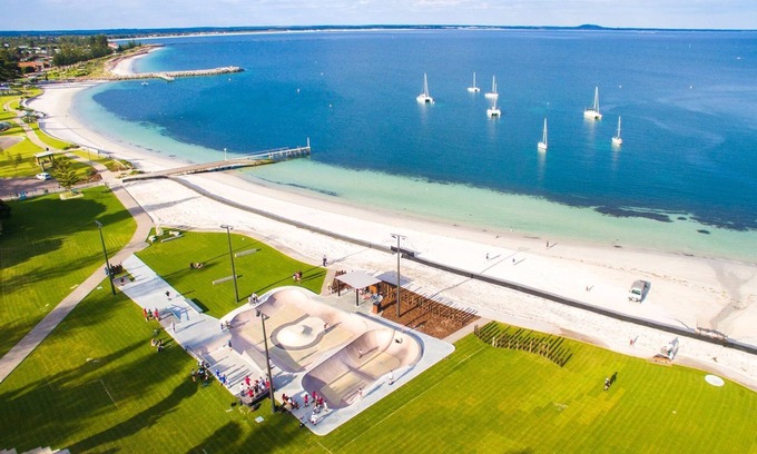 Esperance House | Esperance Esplanade 'Beach House'- Location! Location!