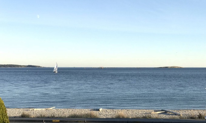 Oak Bay House | ESPLANADE BEACH SUITE