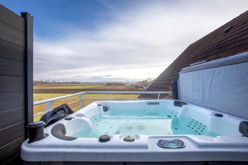 Muntzenheim Apartment | ESPLANADE HOME Private SPA Jacuzzi Sauna Parking, Colmar