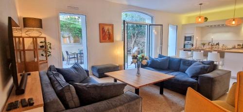 Sete Apartment | ESPRIT LOFT, Appartement d'Exception, 3 chambres, Jardin au Centre Ville, Climatisation