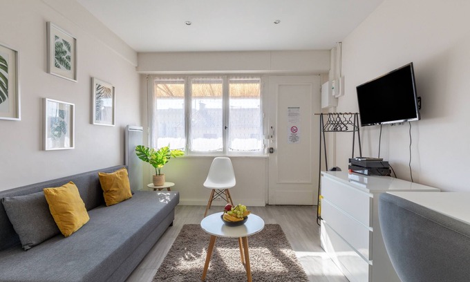 Gentilly Apartment | Esprit Tropical - Studio Apartment, Sleeps 2