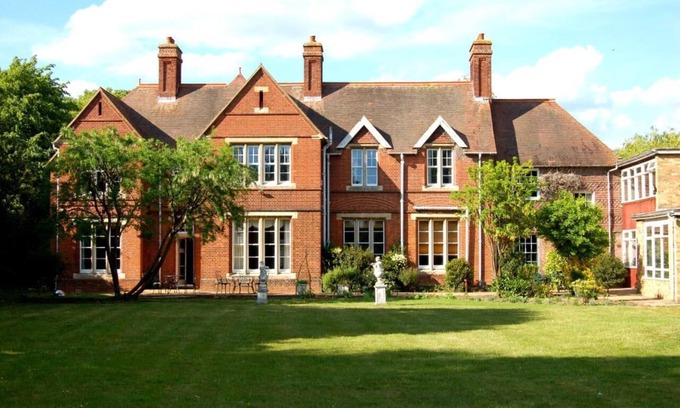 Willingham Apartment | Essential, king bed,en-suite bath & kitchenette