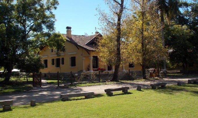 Flores House | Estancia Turística La Estiria