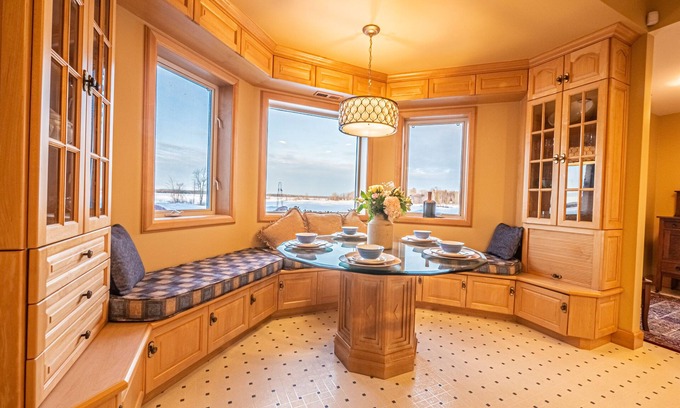 Petawawa House | Estate house on the Ottawa river with 47 KM's of boating