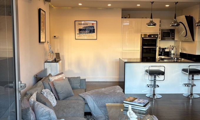Holborn and Covent Garden Apartment | Estatesmen Selfridges Oxford Street Apartment