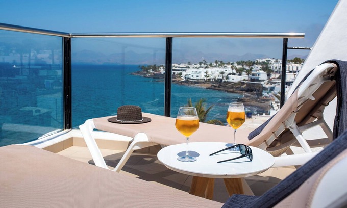 Los Pocillos Apartment | Estelai | Apartment with breathtaking front line Ocean views