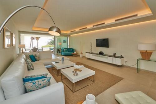 Estepona Apartment | Estepona Port Apartment beach from with pool