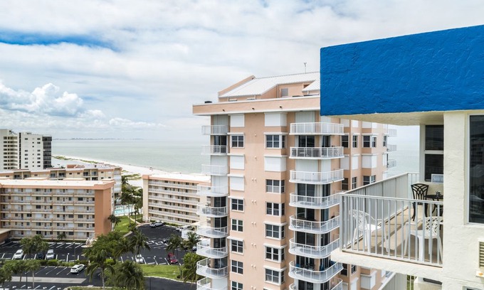 South Island Apartment | Estero Beach and Tennis Club Building C PENTHOUSE 2 Direct Gulf of Mexico