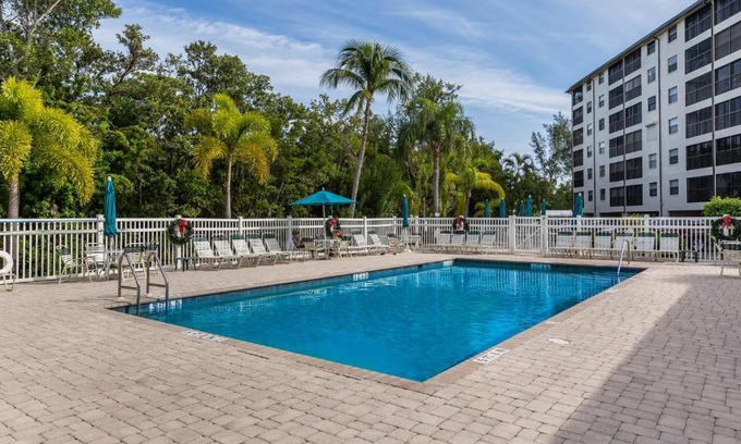 South Island Apartment | Estero Cove 352, 2 Bedrooms, Sleeps 4, 5th Floor, Elevator, Heated Pool