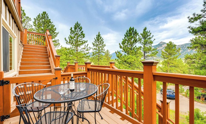 Estes Park Condo | Estes Park Condo w/Deck & Views ~ 3 Miles to RMNP