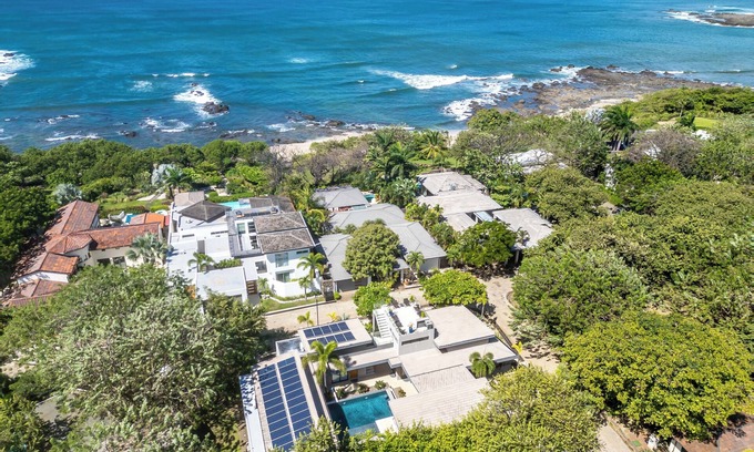 Rio Seco Villa | Estrella del Mar – Stylish Modern Villa, Walking Distance to the Beach.