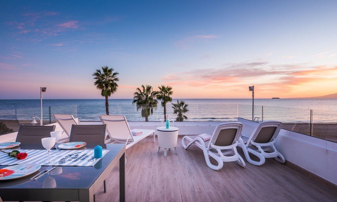Malaga-Este House | ESTRELLA DEL MAR VILLA IN FIRST LINE OF BEACH IN MALAGA CITY