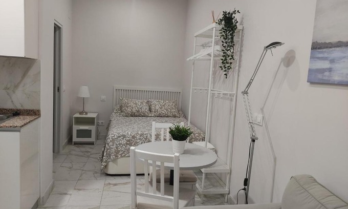Aluche Apartment | Estudio Maqueda WIFI fácil acceso centro de Madrid