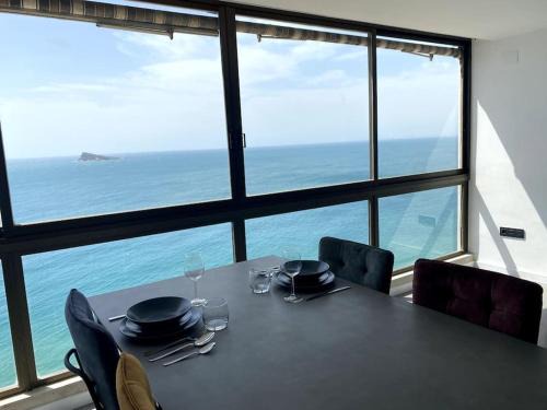 Benidorm Apartment | Estupendo apartamento en planta 22. 1ª línea.