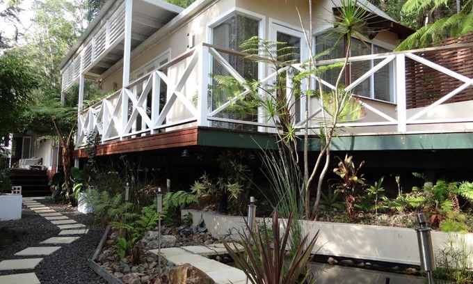 Eumundi Bed & Breakfast | Eumundi Yacht Club B&B