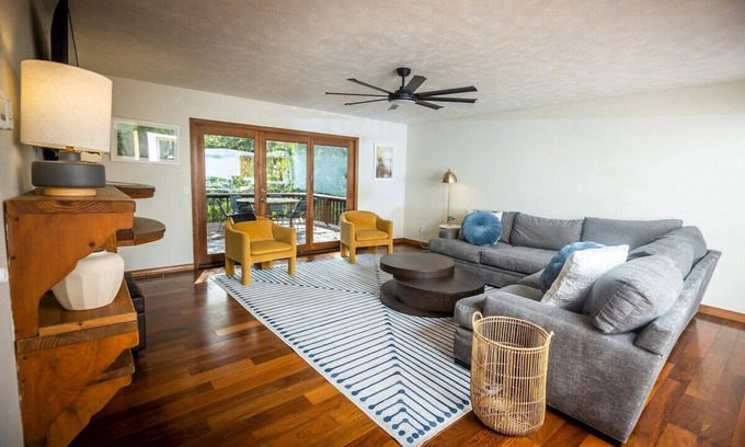 Eureka Springs House | Eureka House-Hot Tub-Game Room-2 Mi to Downtown