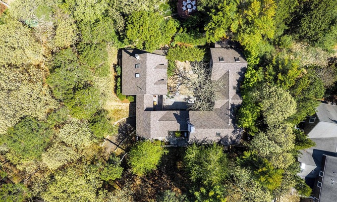 Edgartown House | European Style Compound Private In-Town Edgartown