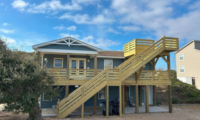 Kitty Hawk House | EV Charging Outer Banks Haven Walk to Beach Pet Friendly New Kitchen Outdoors