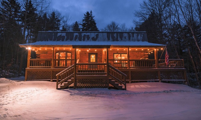 Mount Holly Cabin | Evergreen Hideaway - Okemo Central Cabin with Hot Tub!