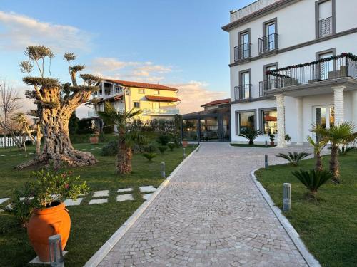 Lezhe Hotel | Evergreen Laguna Vain-Lezhe