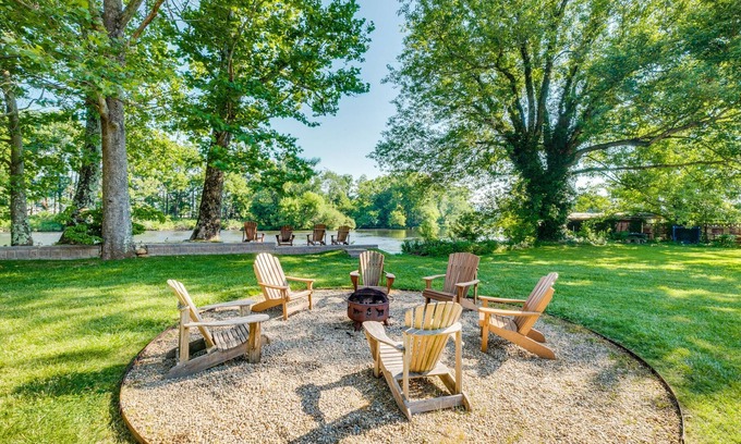 Elizabethton House | Every Fisherman's Dream! Located on the beautiful Watauga River!
