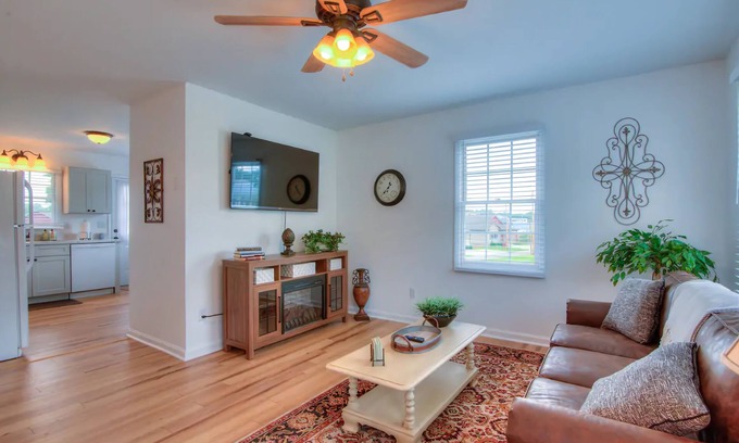 Johnson City House | Everything's at your fingertips at this JC hotspot.