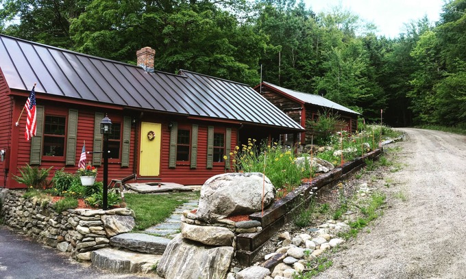 Andover House | "Everything VT" Getaway Centrally Located: Ski, Shop, Golf, Hike, Relax