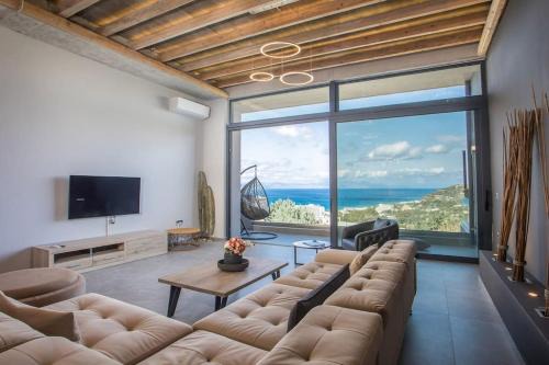 Ixia Villa | Evie's Oasis