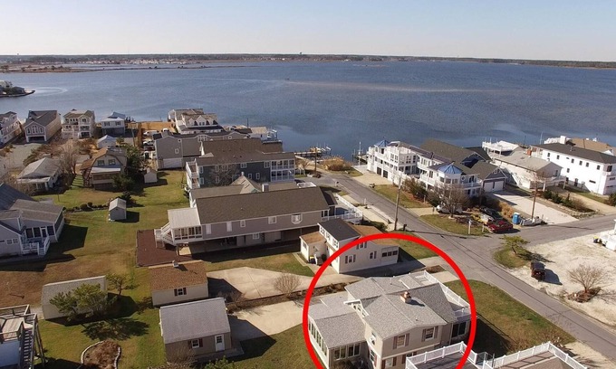 Fenwick Island House | Excellent 4 bedroom Beach House in Fenwick Island, walking distance to the Beach! Wifi available!