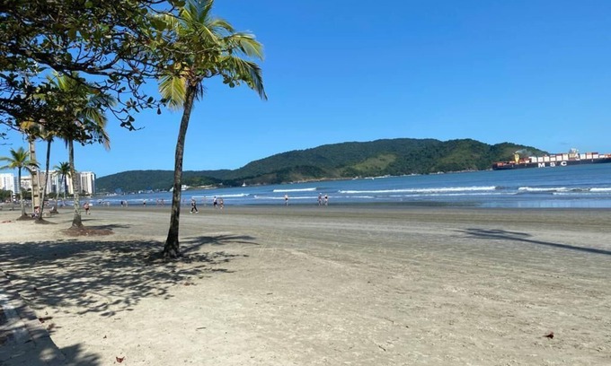 Gonzaga Apartment | Excellent apartment, right on the sand, in front of Praia do Gonzaga in Santos,
