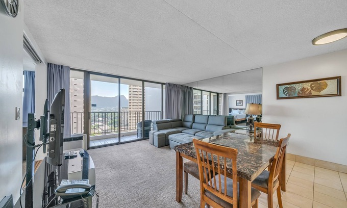 Waikiki Condo | Excellent Diamond Head View Condo - Remodeled, Free Parking!