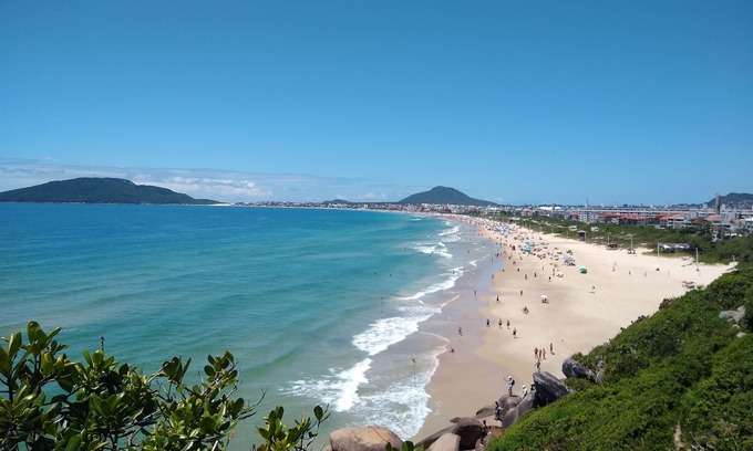 Ponta das Canas House | Excellent house in gated community with pool, 1 block from the beach