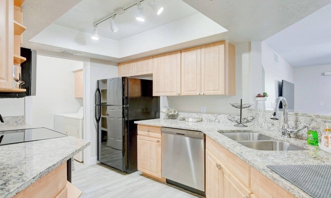 Camelback East Condo | Excellent location,Relax in the heart of the City
