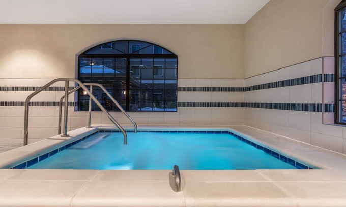 Midtown Anchorage Apartment | Excellent Mid-Town Location | Free Daily Breakfast, Pool & Hot Tub Access