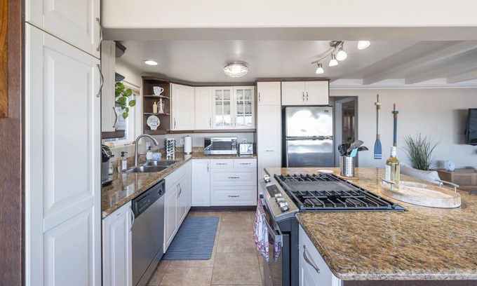 Balboa Peninsula Condo | Excellent quiet bay view condo!